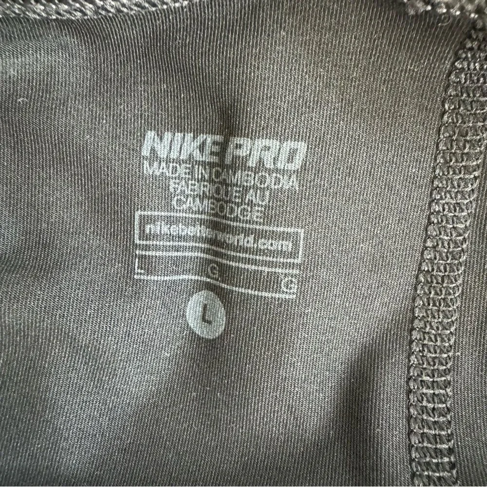 NEW Nike Pro Women’s Capri Two Tone Purple Leggings Pants Size L - Picture 7 of 9